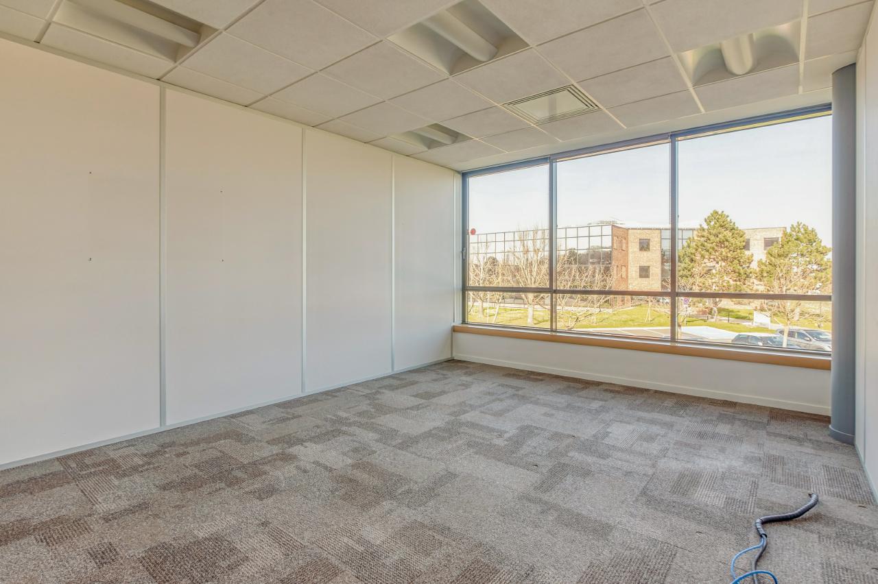 Bureau Saint-Aubin 2000m² Location bureau Saint-Aubin Essonne OLBUR2103612 3